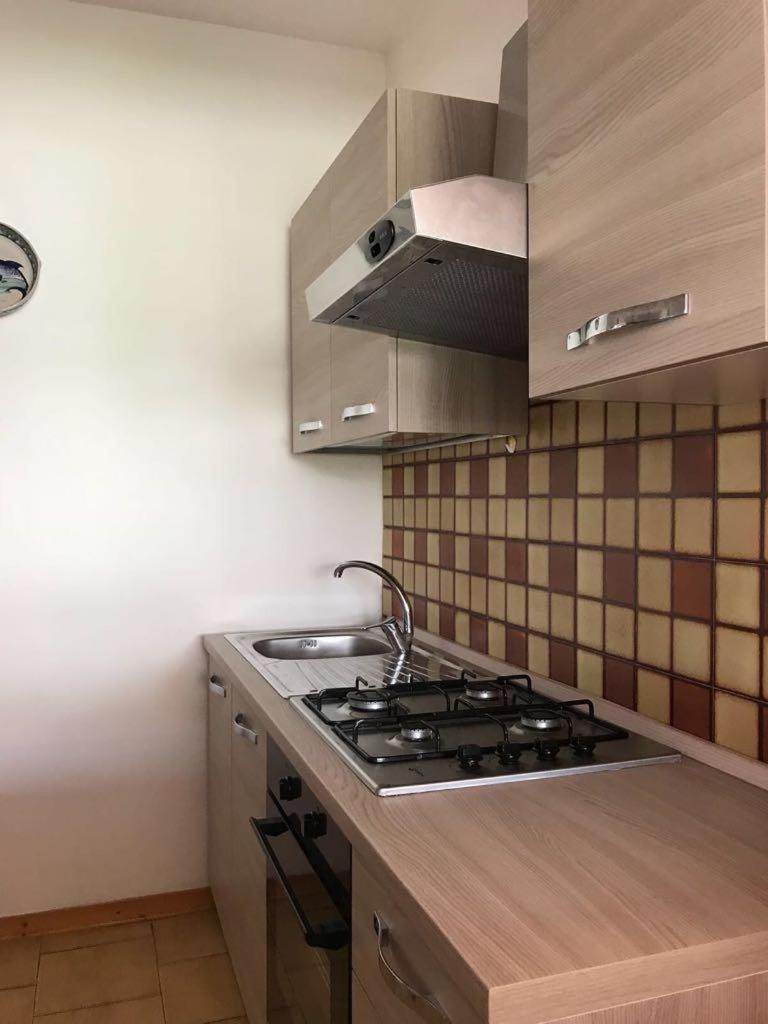 Appartamento Con Veranda Primo Piano 瑞塔尼 外观 照片